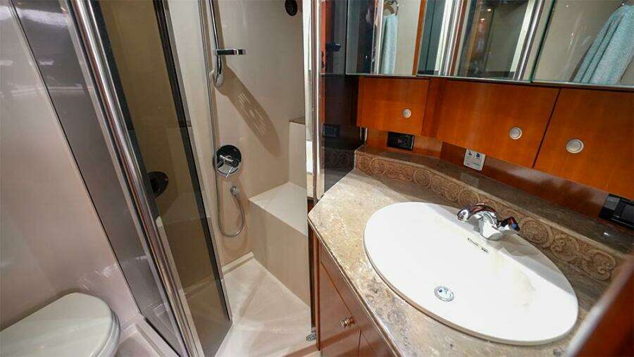 Guest head/vanity