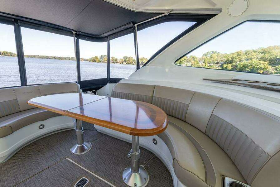Hi-lo adjustable cockpit table