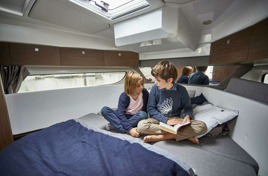 34ft Jeanneau Yacht For Sale
