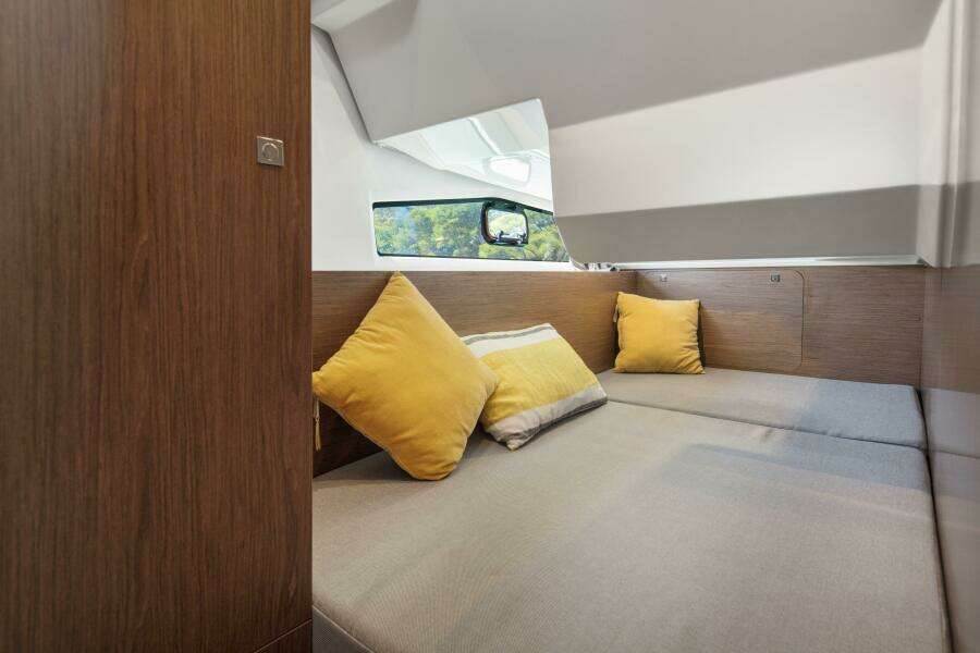 34ft Jeanneau Yacht For Sale