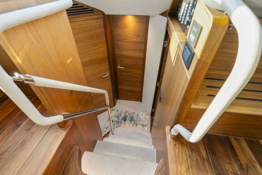 Princess F62 Stumped- Cabin Companionway