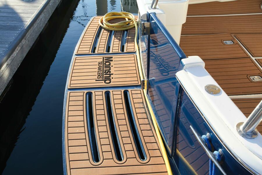 2006 Mainship 400