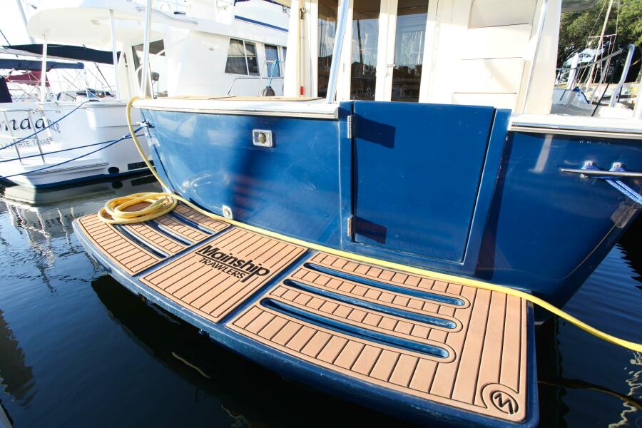 2006 Mainship 400