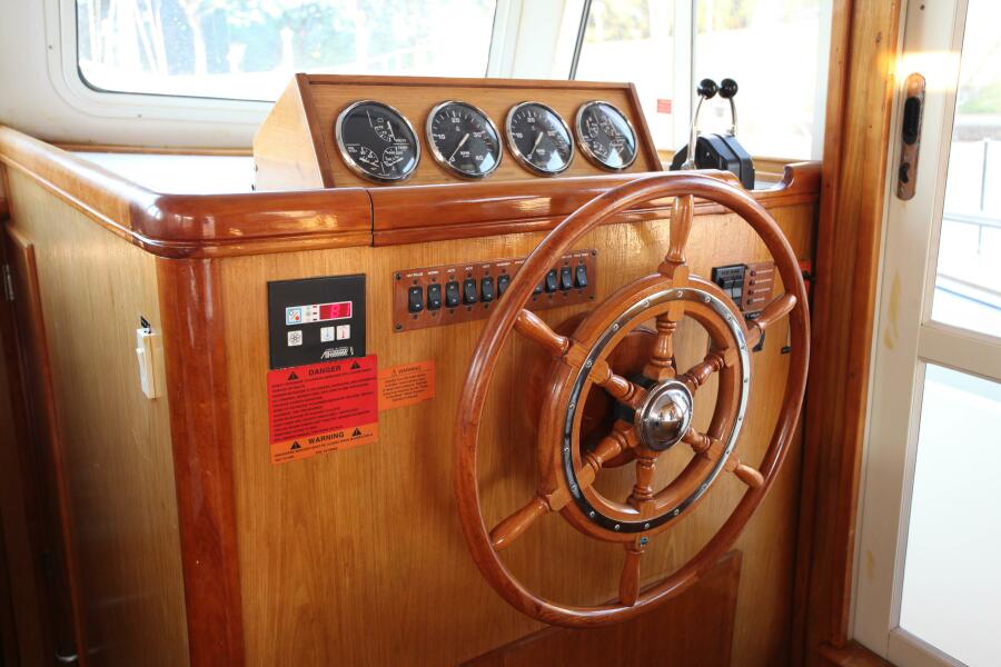 2006 Mainship 400