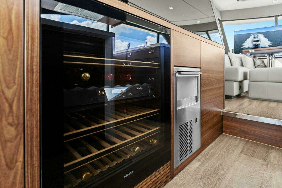 2025 Maritimo M600 - Galley 2025 Maritimo M600 - Galley