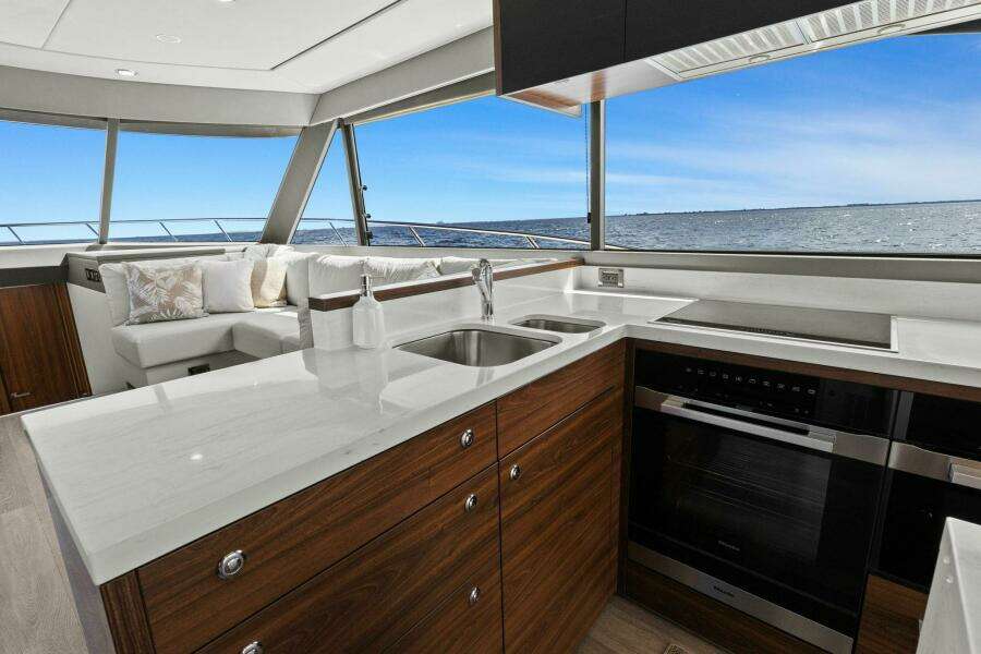 2025 Maritimo M600 - Galley 2025 Maritimo M600 - Galley