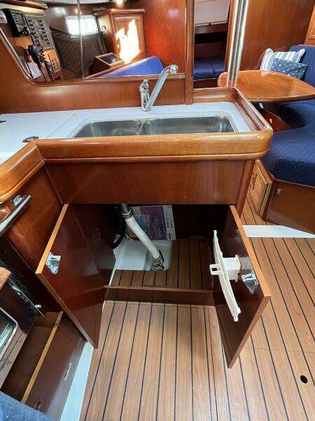 Dream 33ft Beneteau Yacht For Sale Dream 33ft Beneteau Yacht For Sale