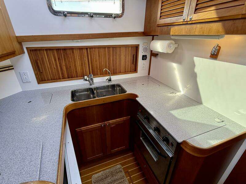 Lucky Chicklette 42ft Sabre Yacht For Sale