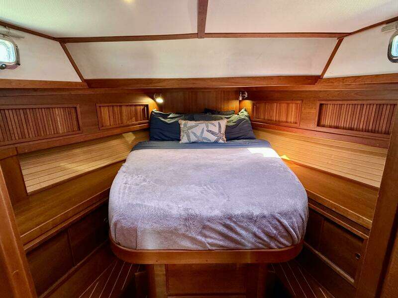 Lucky Chicklette 42ft Sabre Yacht For Sale