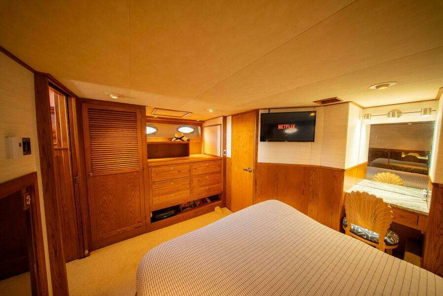 Bottom Line 73ft West Bay Yacht For Sale