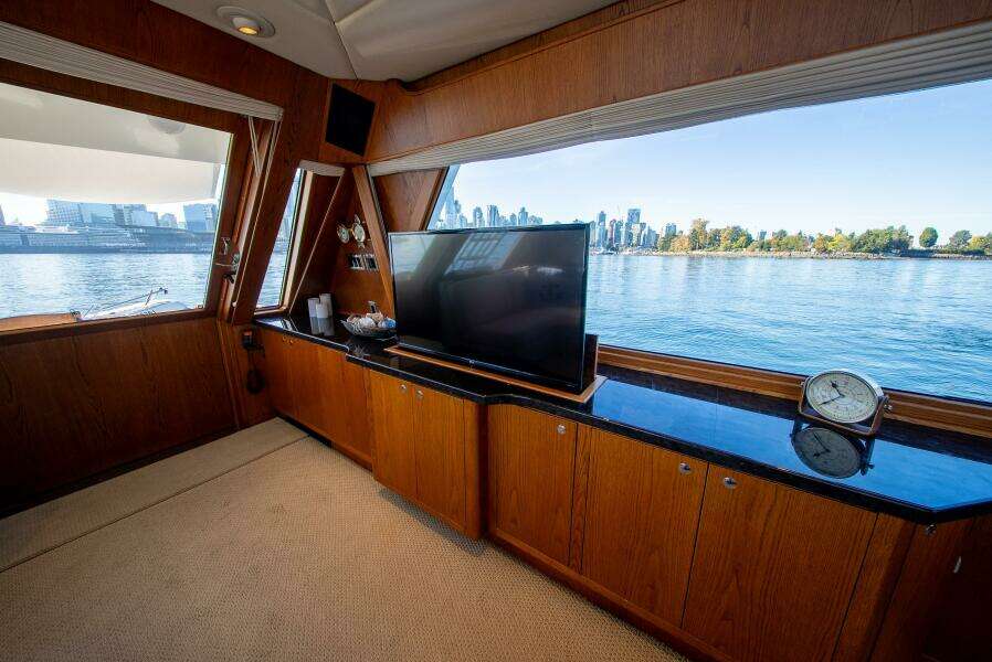 Bottom Line 73ft West Bay Yacht For Sale