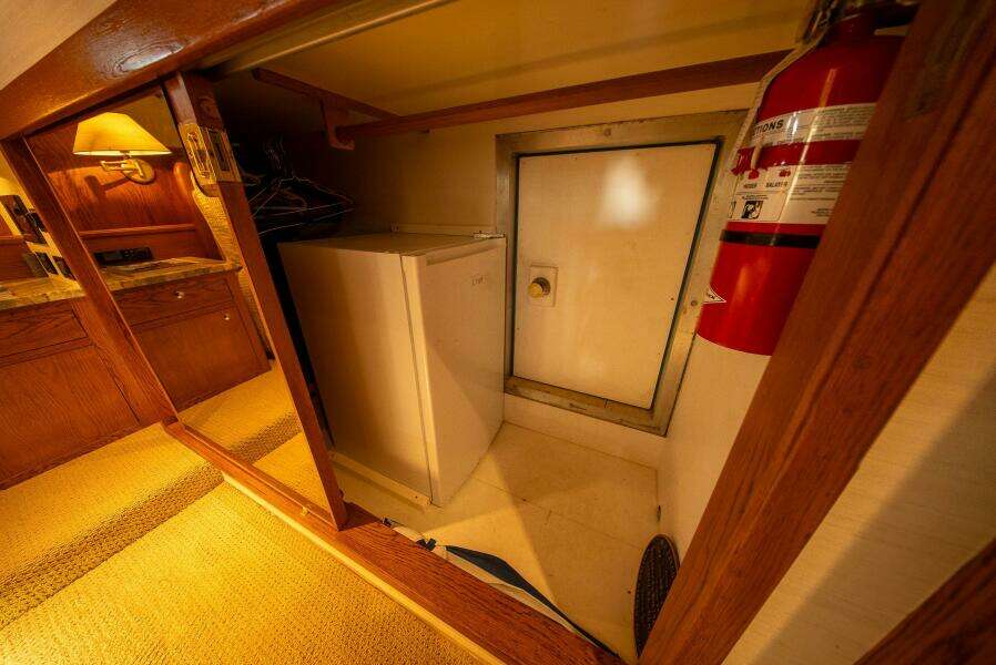 Bottom Line 73ft West Bay Yacht For Sale