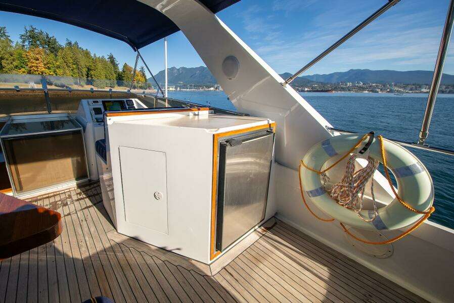 Bottom Line 73ft West Bay Yacht For Sale