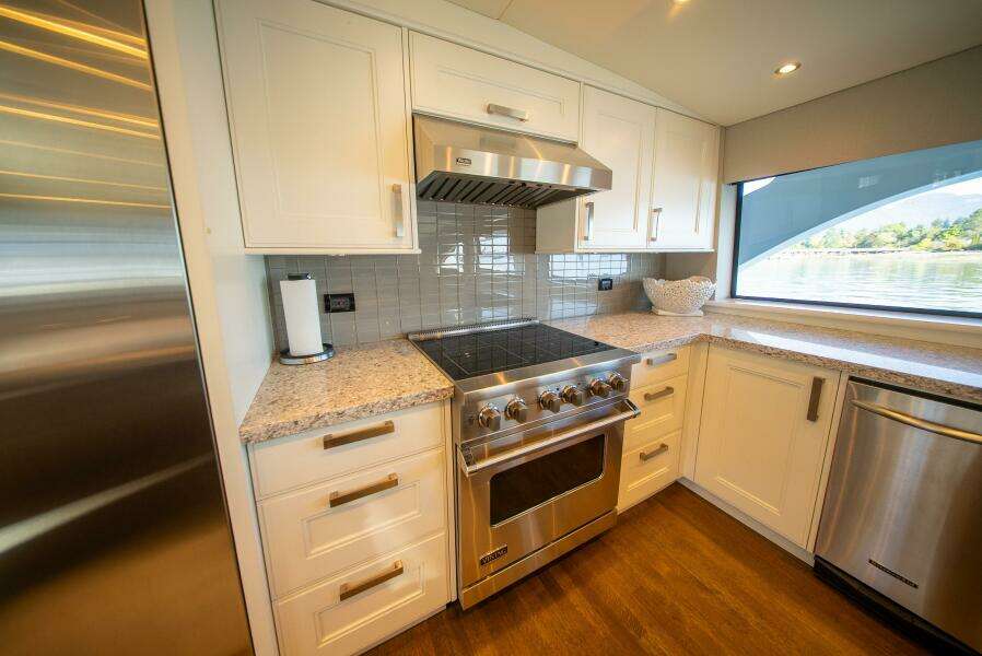 ENCORE 120ft Crescent Yacht For Sale