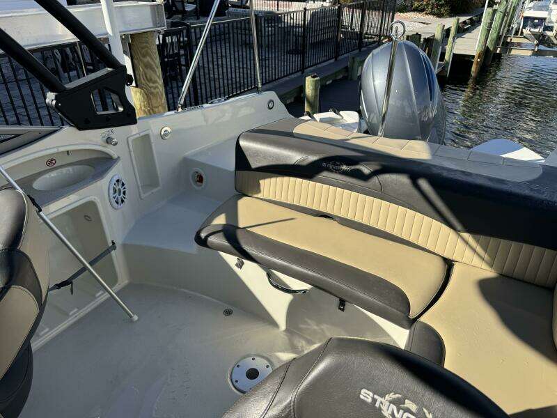 23ft Stingray Yacht For Sale