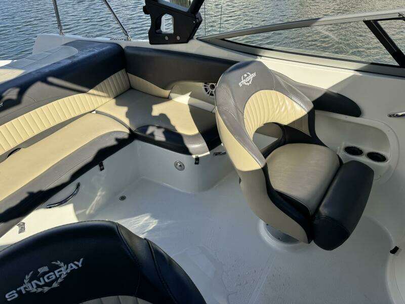 23ft Stingray Yacht For Sale