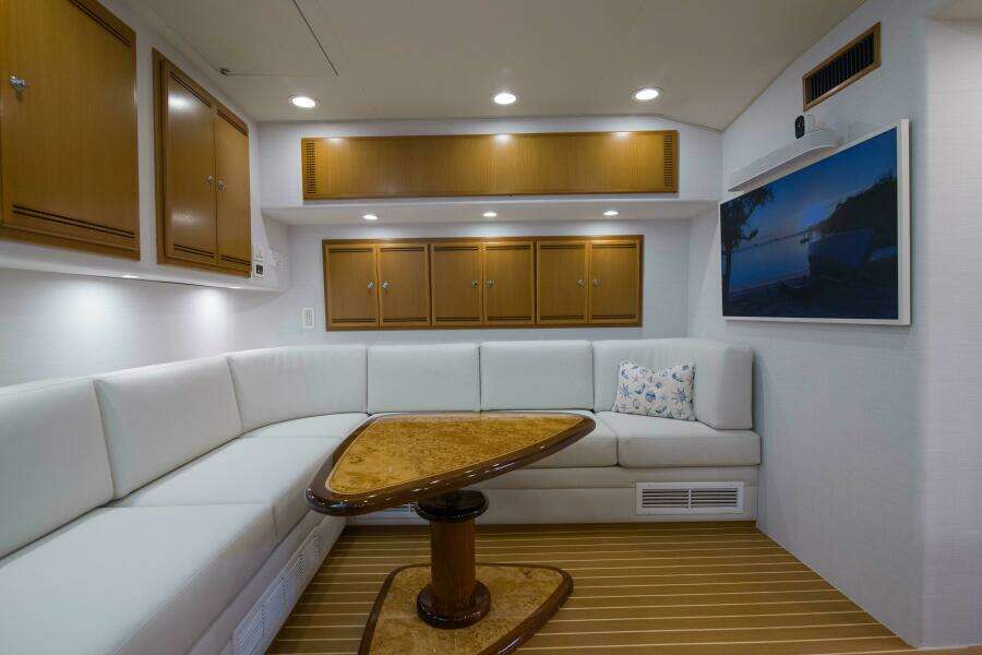 Salon with Seating & Table