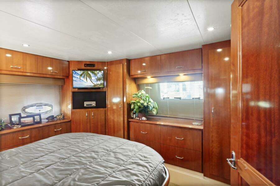 Noahgenda 46ft Carver Yacht For Sale