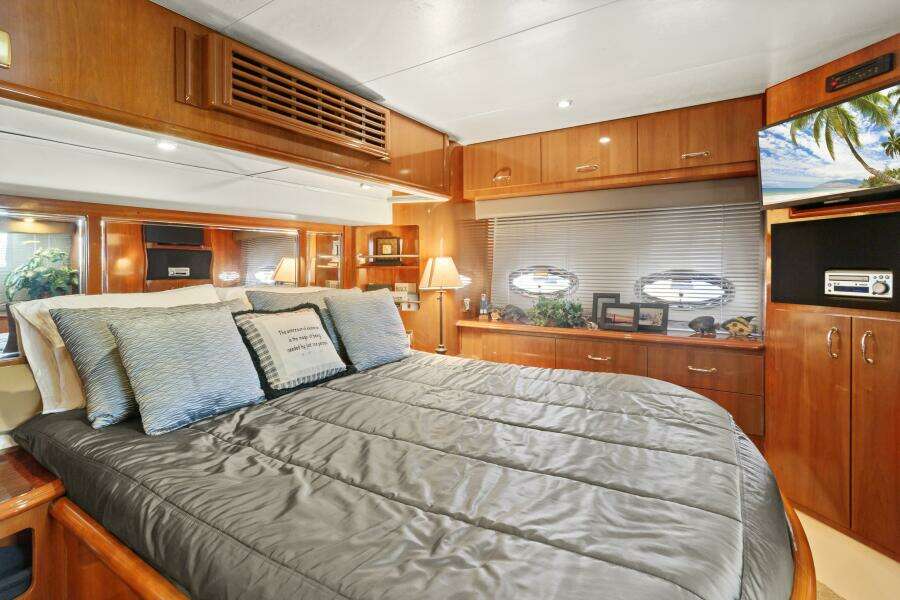 Noahgenda 46ft Carver Yacht For Sale