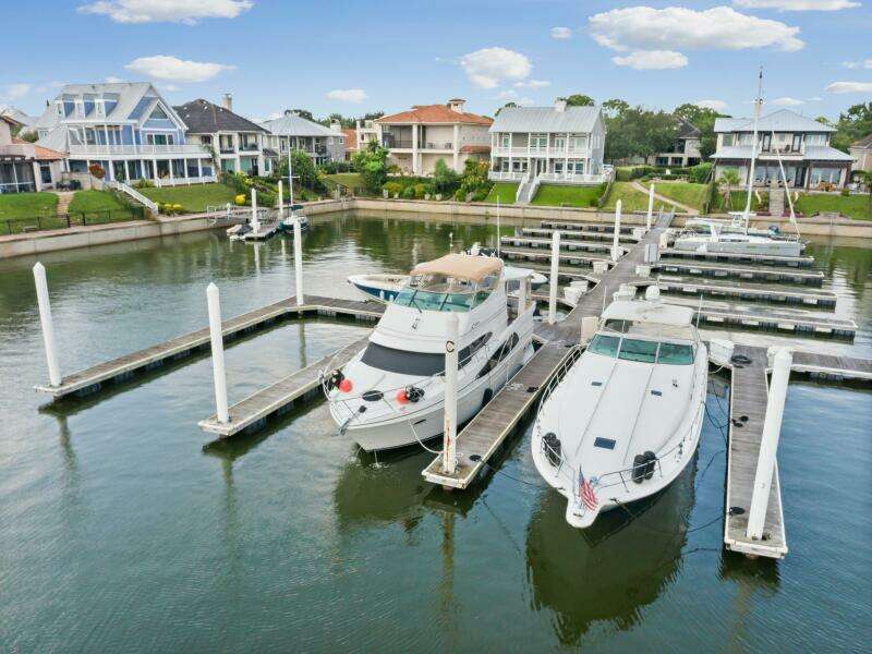 Noahgenda 46ft Carver Yacht For Sale