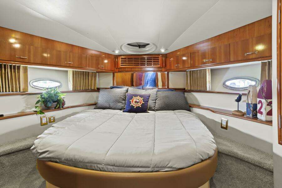 Noahgenda 46ft Carver Yacht For Sale