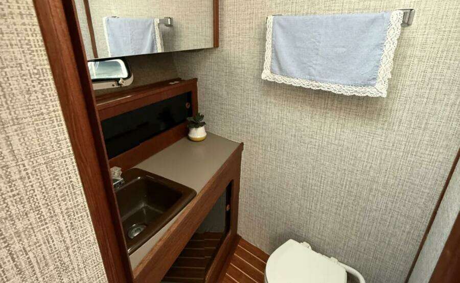 40ft Bayliner Yacht For Sale