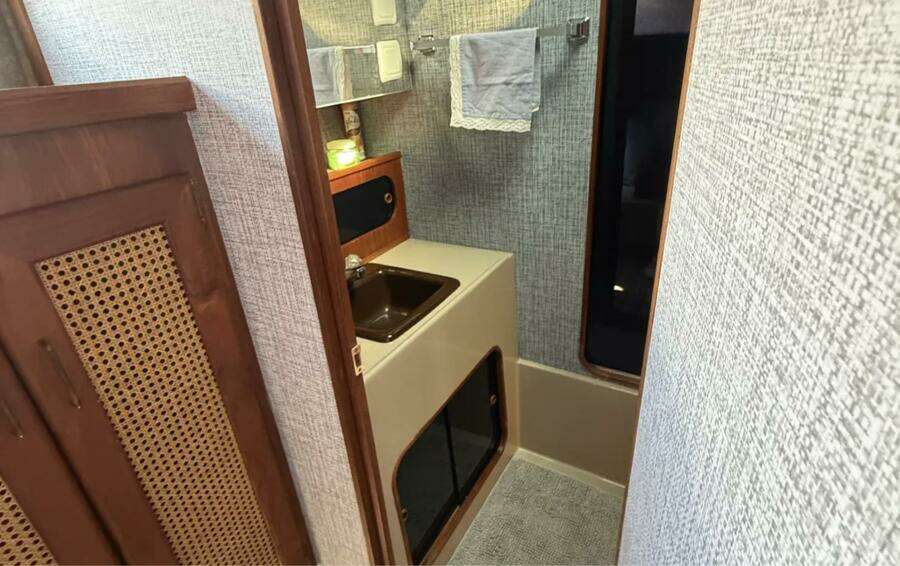 40ft Bayliner Yacht For Sale