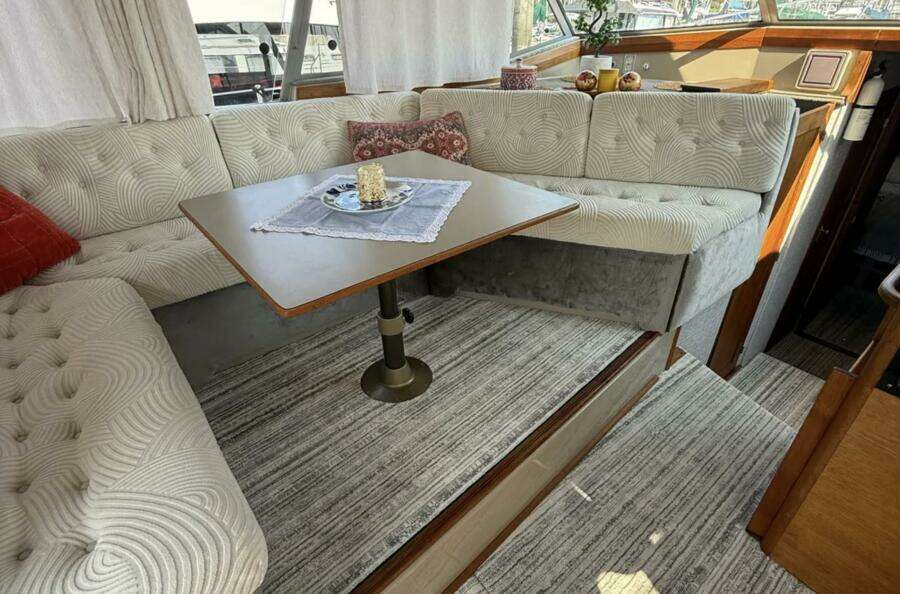 40ft Bayliner Yacht For Sale