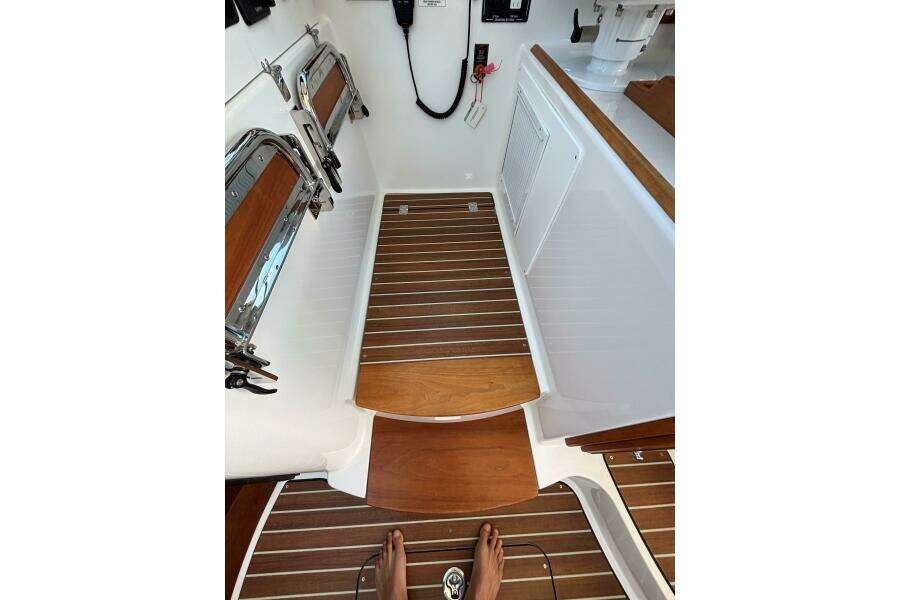 Luna 37ft Back Cove Yacht For Sale