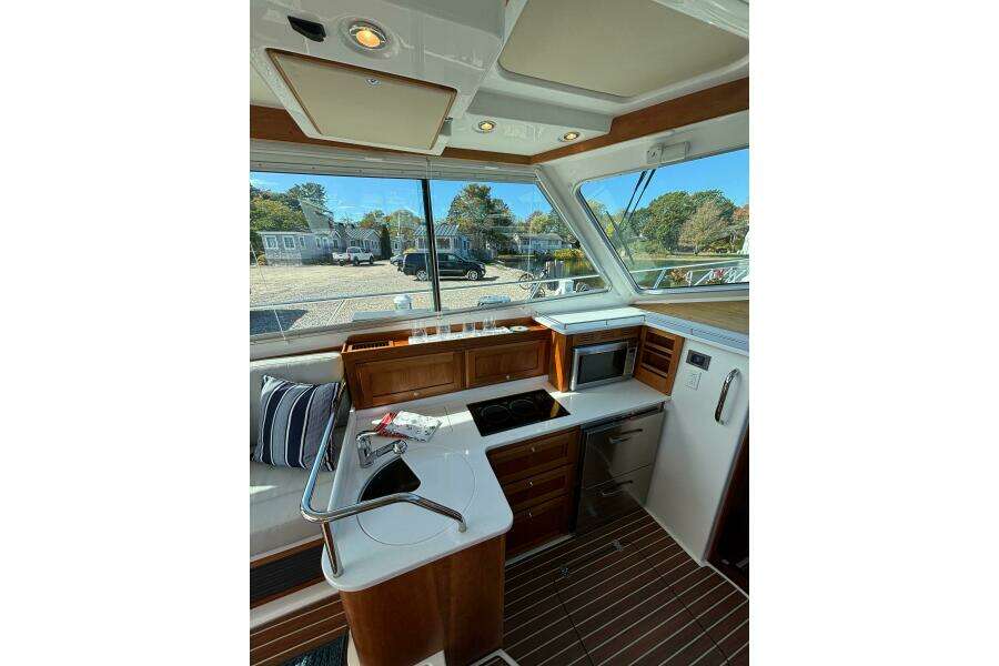 Luna 37ft Back Cove Yacht For Sale