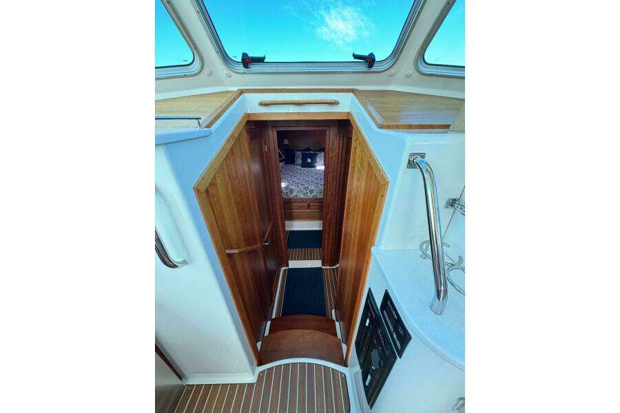 Luna 37ft Back Cove Yacht For Sale