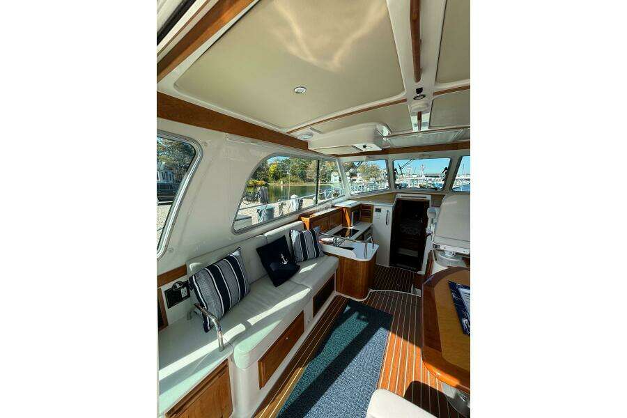 Luna 37ft Back Cove Yacht For Sale