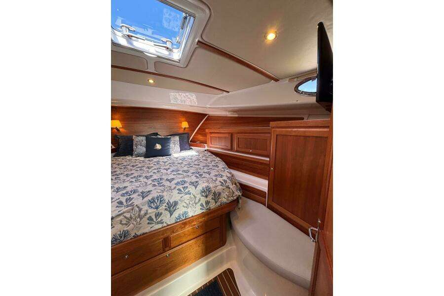 Luna 37ft Back Cove Yacht For Sale