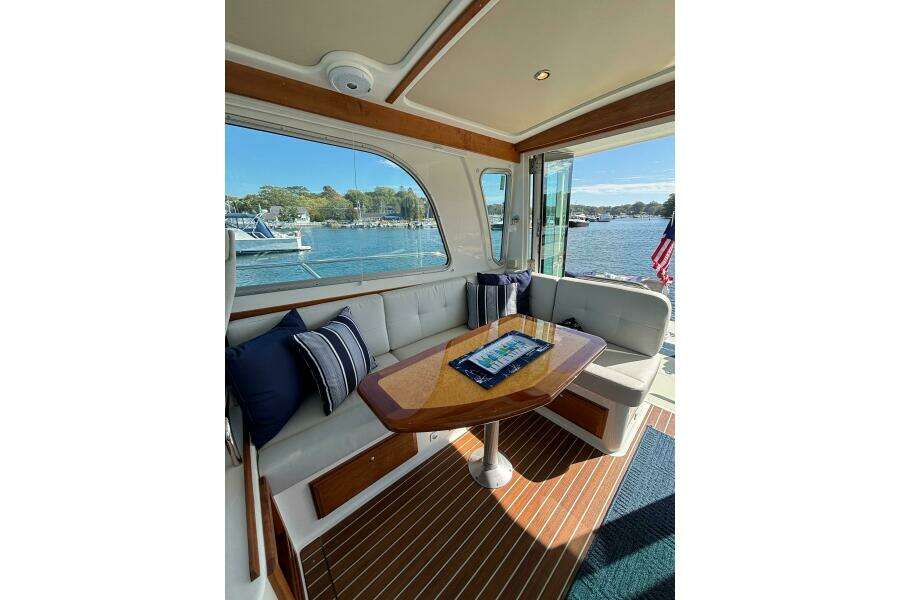 Luna 37ft Back Cove Yacht For Sale