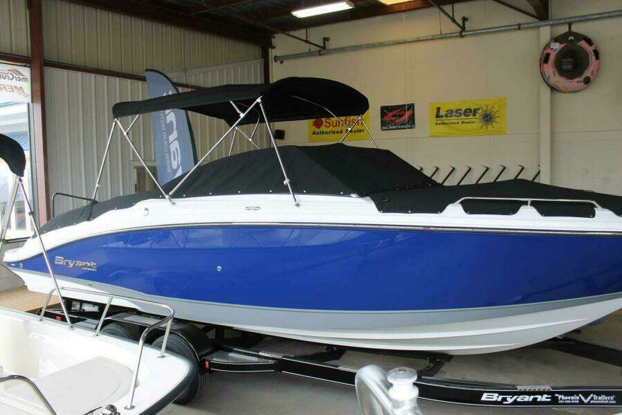 26ft Bryant Yacht For Sale