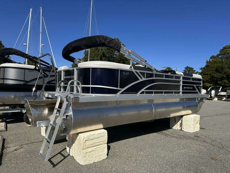 22ft Bennington Yacht For Sale