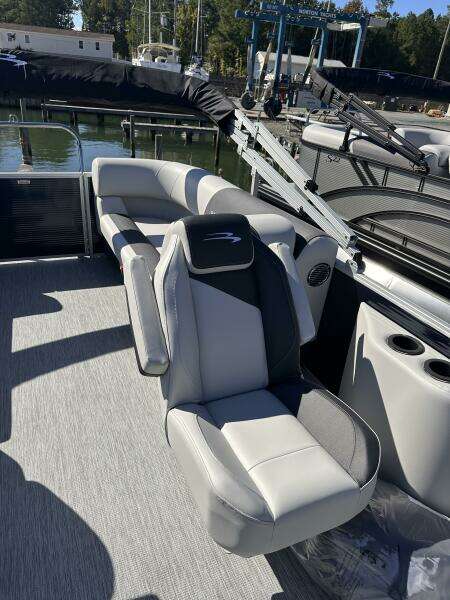 22ft Bennington Yacht For Sale