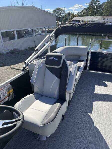 22ft Bennington Yacht For Sale