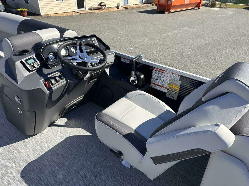 22ft Bennington Yacht For Sale