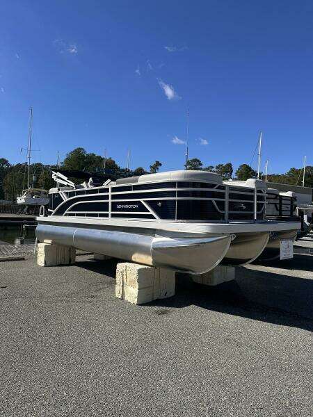 22ft Bennington Yacht For Sale