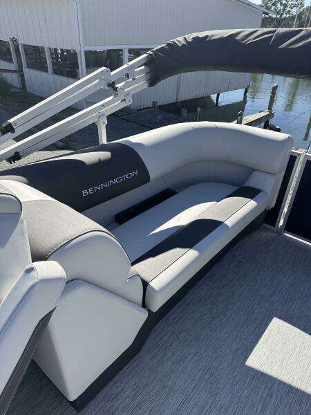 22ft Bennington Yacht For Sale