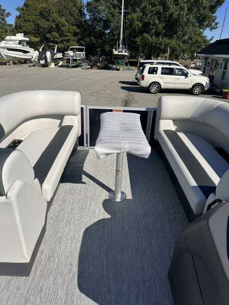 22ft Bennington Yacht For Sale