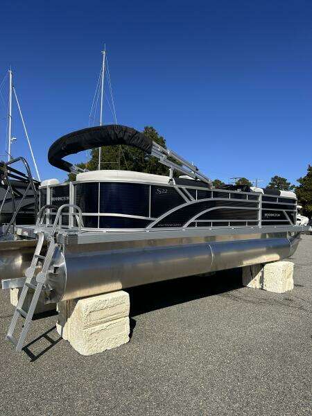 22ft Bennington Yacht For Sale