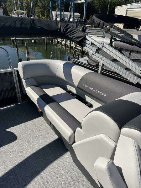 22ft Bennington Yacht For Sale