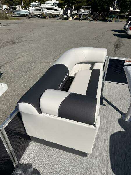 22ft Bennington Yacht For Sale