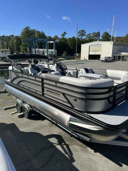 22ft Bennington Yacht For Sale