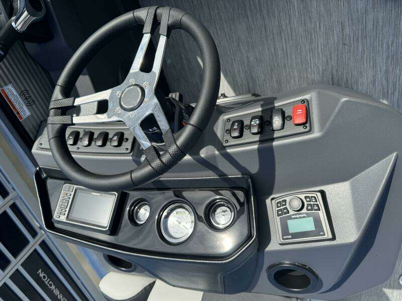 22ft Bennington Yacht For Sale