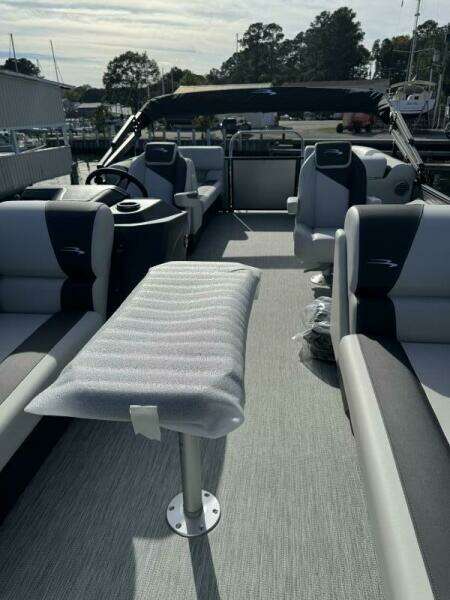 22ft Bennington Yacht For Sale