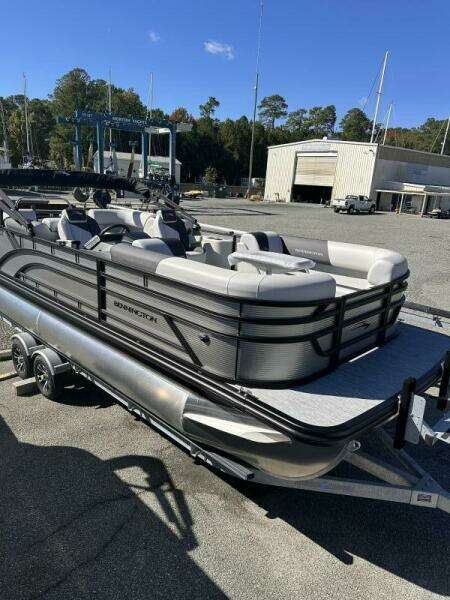 22ft Bennington Yacht For Sale