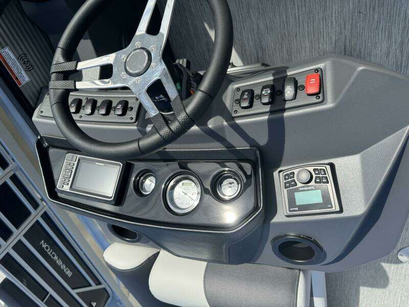 22ft Bennington Yacht For Sale